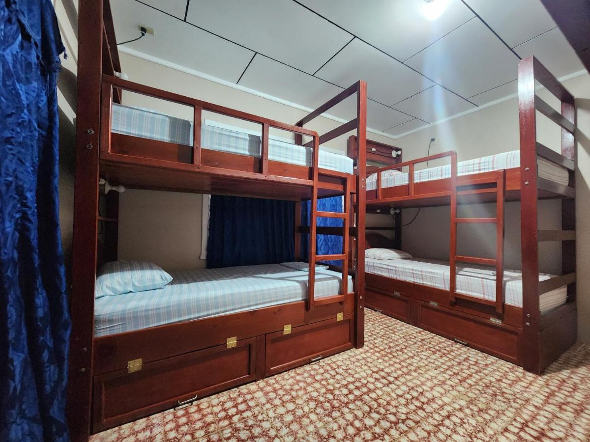 Fenix Hotel & Hostel Utila Dış mekan fotoğraf