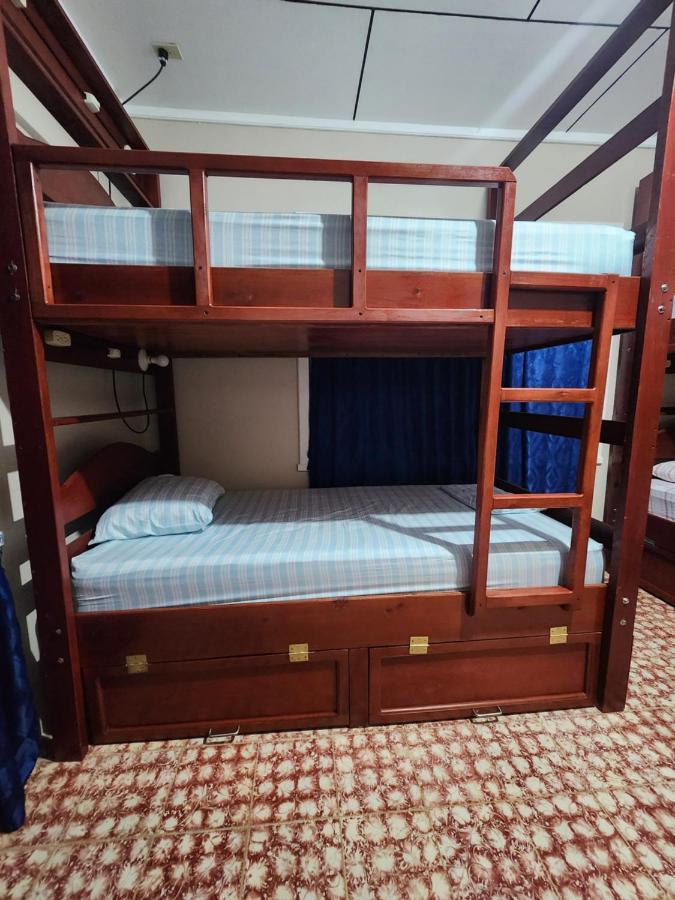 Fenix Hotel & Hostel Utila Dış mekan fotoğraf