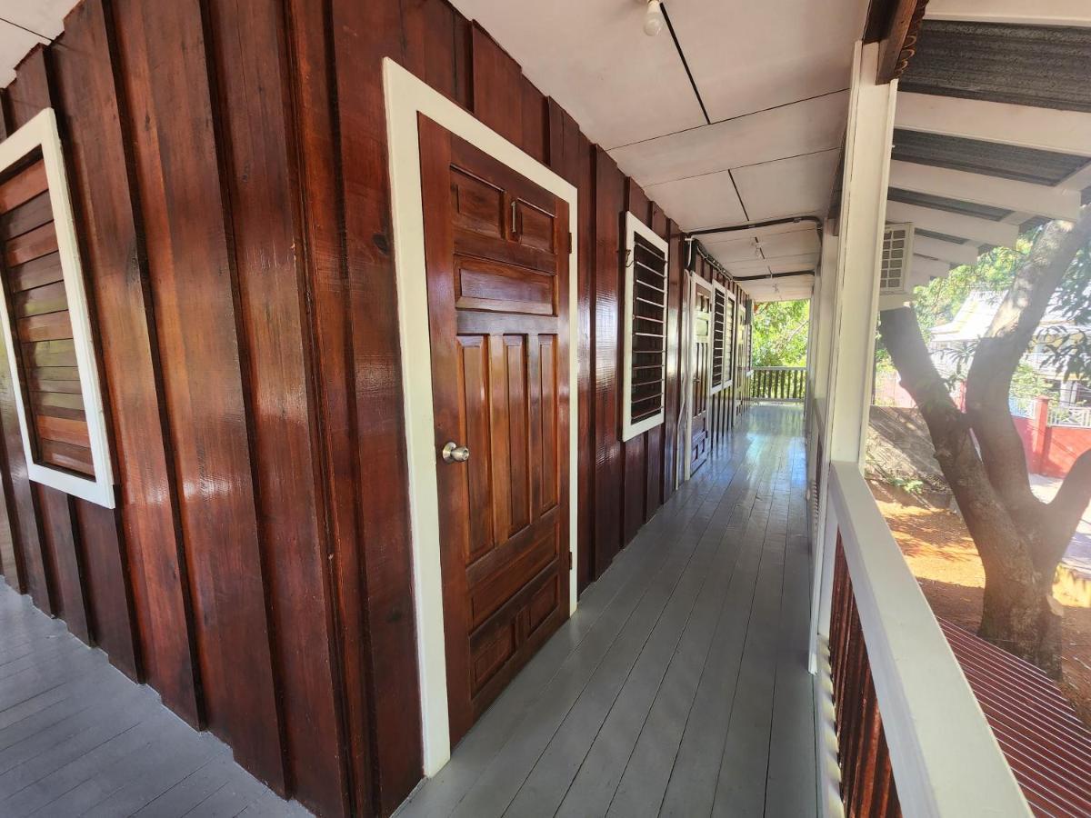 Fenix Hotel & Hostel Utila Dış mekan fotoğraf