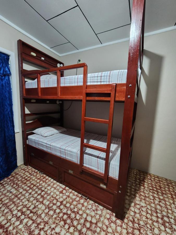 Fenix Hotel & Hostel Utila Dış mekan fotoğraf