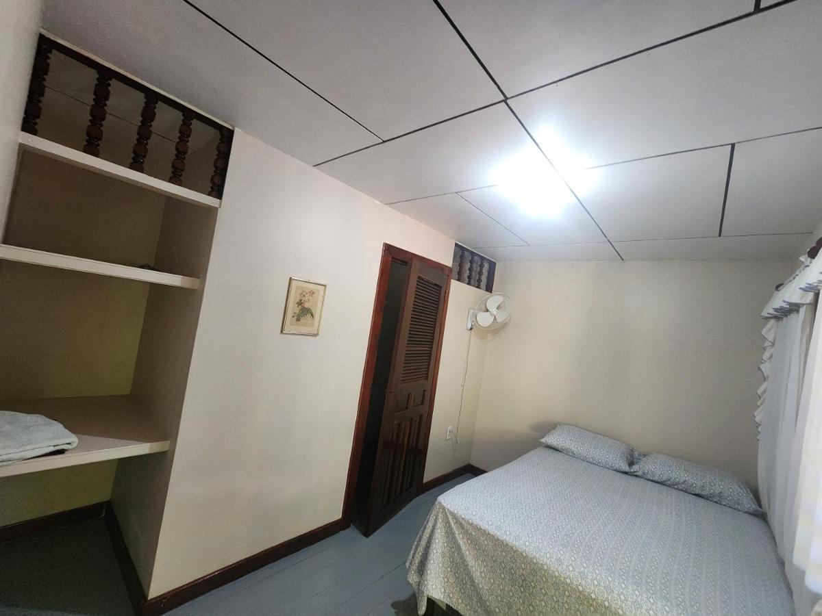 Fenix Hotel & Hostel Utila Dış mekan fotoğraf