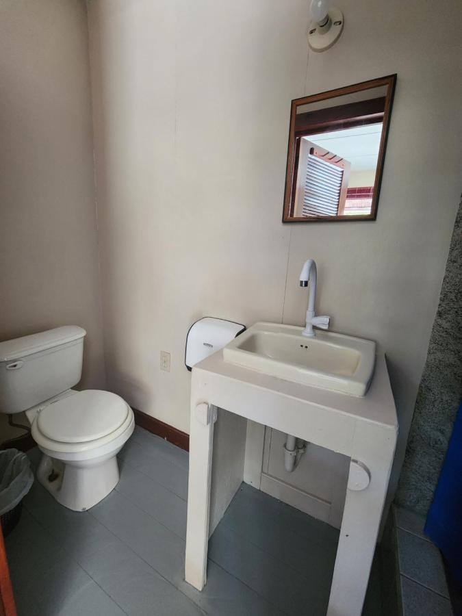Fenix Hotel & Hostel Utila Dış mekan fotoğraf