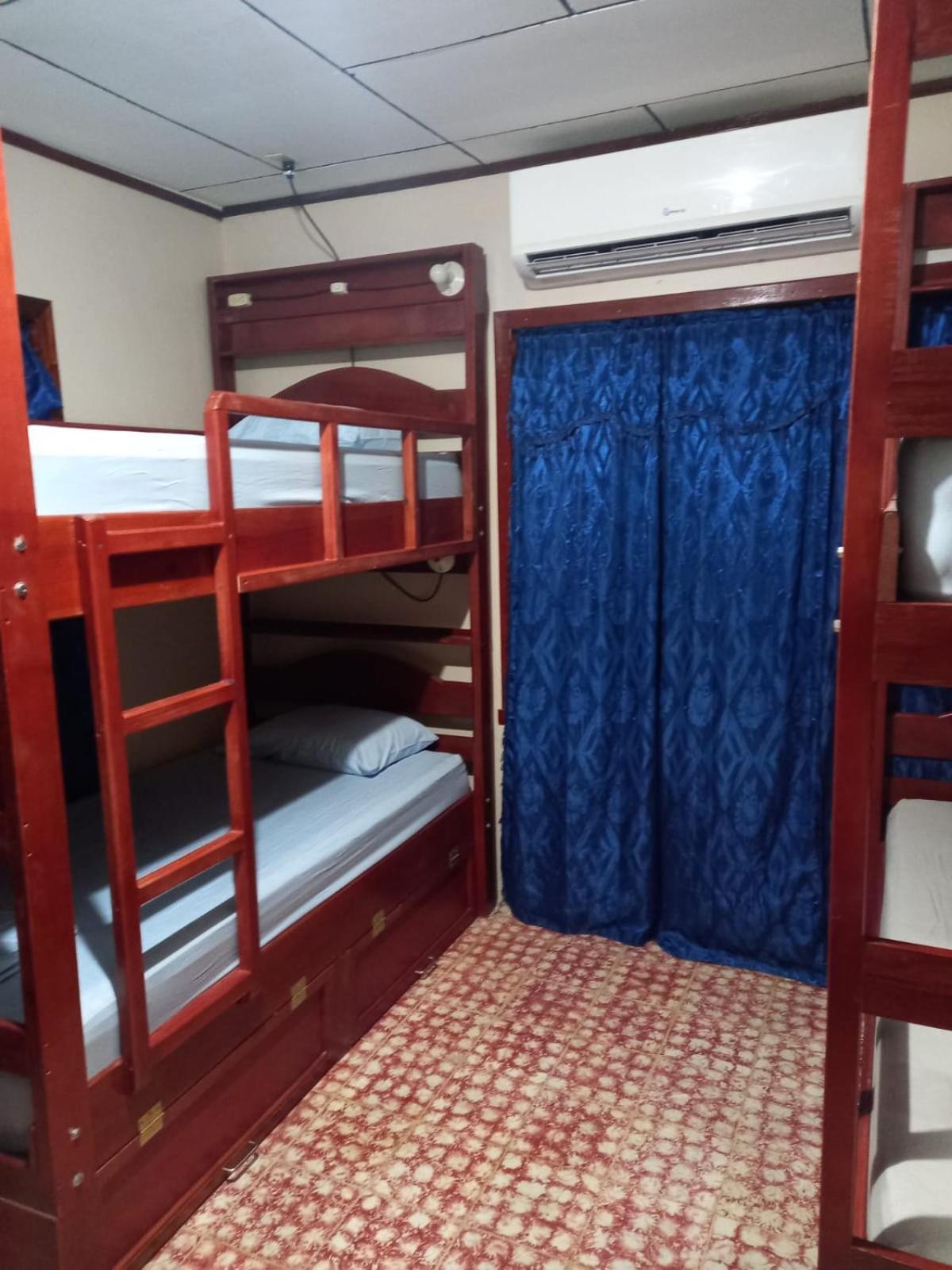 Fenix Hotel & Hostel Utila Dış mekan fotoğraf
