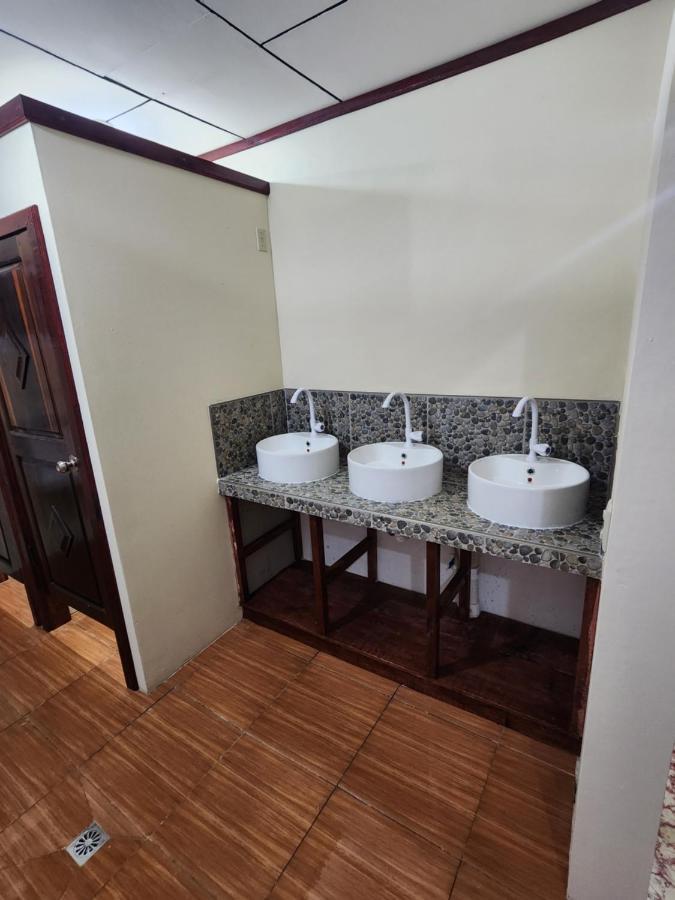 Fenix Hotel & Hostel Utila Dış mekan fotoğraf