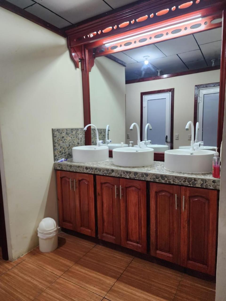 Fenix Hotel & Hostel Utila Dış mekan fotoğraf