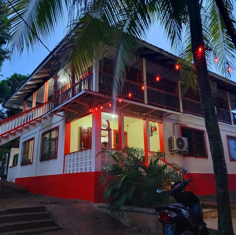 Fenix Hotel & Hostel Utila Dış mekan fotoğraf